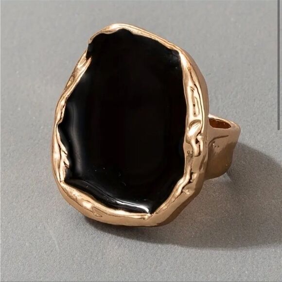 Jewelry - Chunky gold and Black Ring